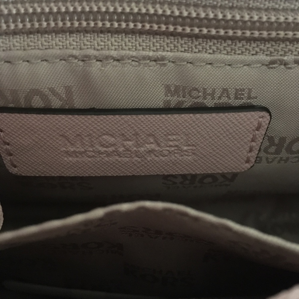 ***SOLD***NEW Michael Kors Crossbody Bag - Picture 7 of 8